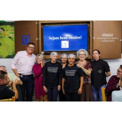 Itaqui Associação reúne associados com homenagem ao Dia das Mulheres